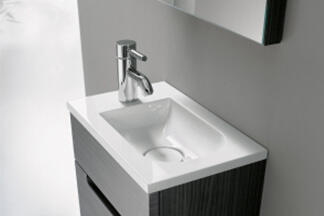 Waschbecken und Spiegel