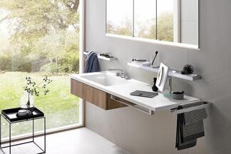 Waschtsch mit Accessoires der Serie liaison von Emco