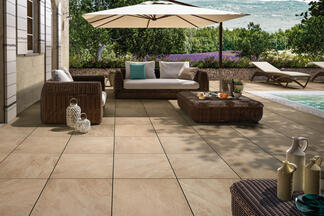 Terrasse mit Fliesen von Villeroy und Boch