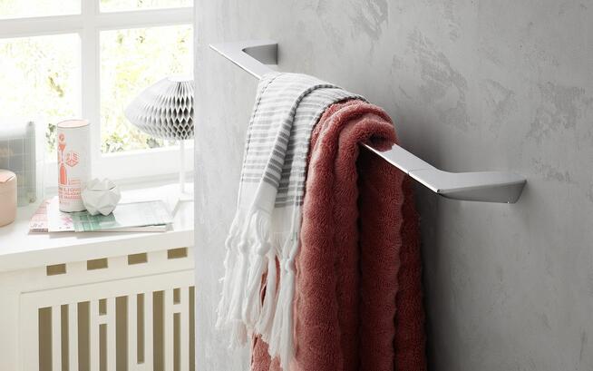 Badetuchhhalter der Serie art von Emco