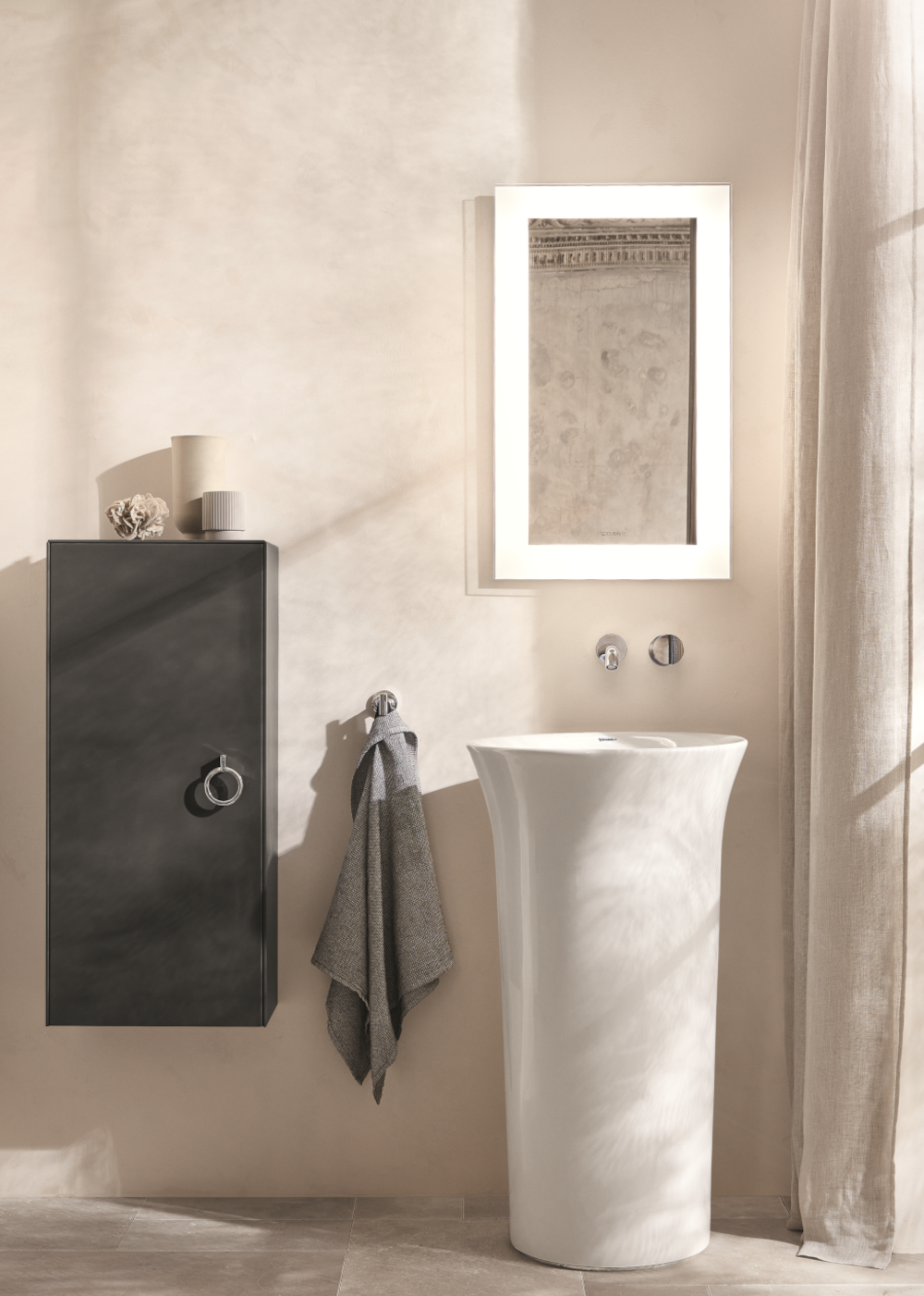 freistehender Keramikwaschtisch