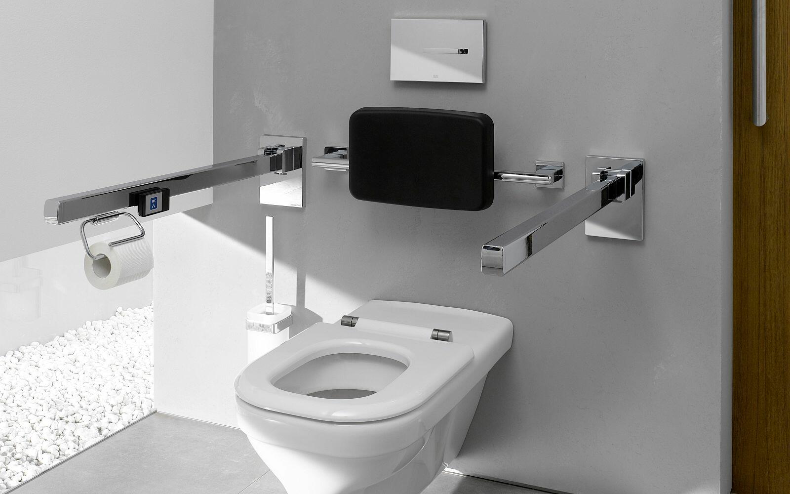 Barrierearmes WC mit Stützgriffen der Serie Loft von Emco